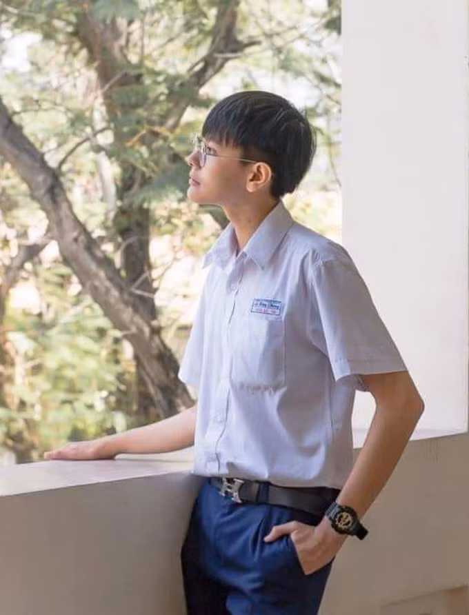 Ước mơ trở thành ca sĩ luôn được Hồng Hải nuôi dưỡng từ khi còn bé (Ảnh: Humans of LHP)