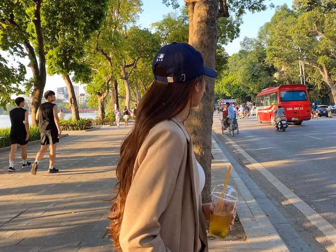 Nhiều bạn trẻ như Ph. có tâm lý muốn "trốn Tết" vì ngại đối diện với những màn "chất vấn" của người lớn. (Ảnh: H. A).