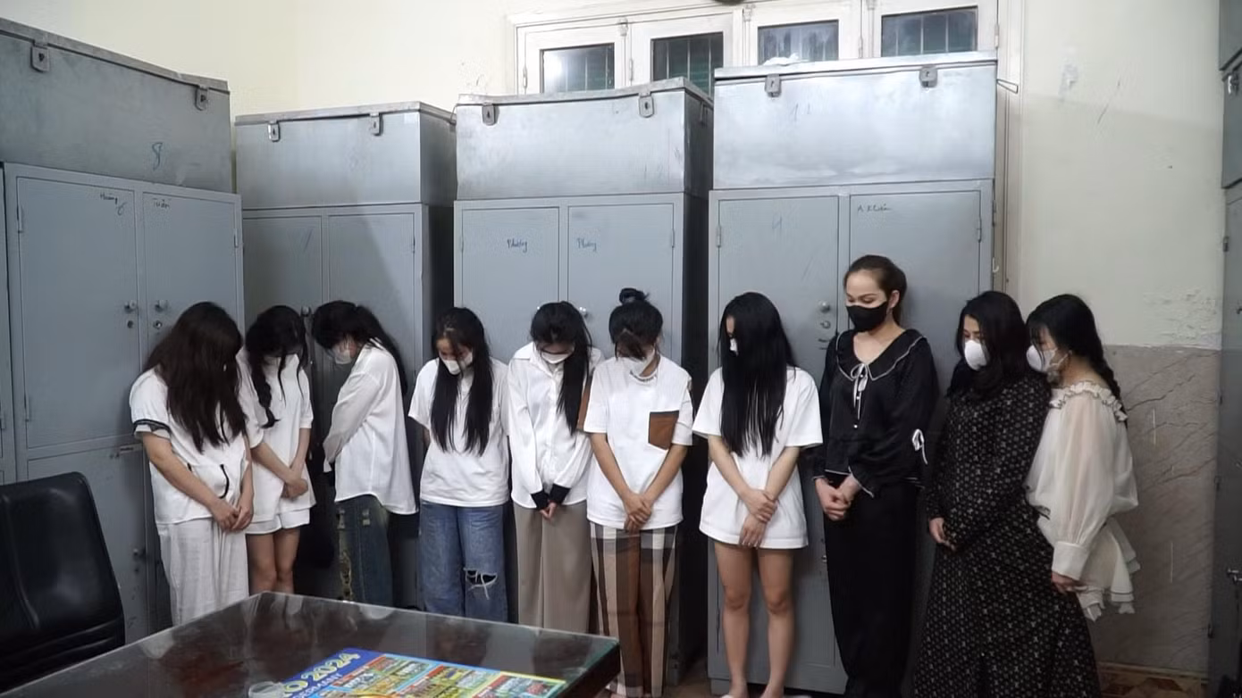 Các cô gái bán dâm trong đường dây. Ảnh: T.A