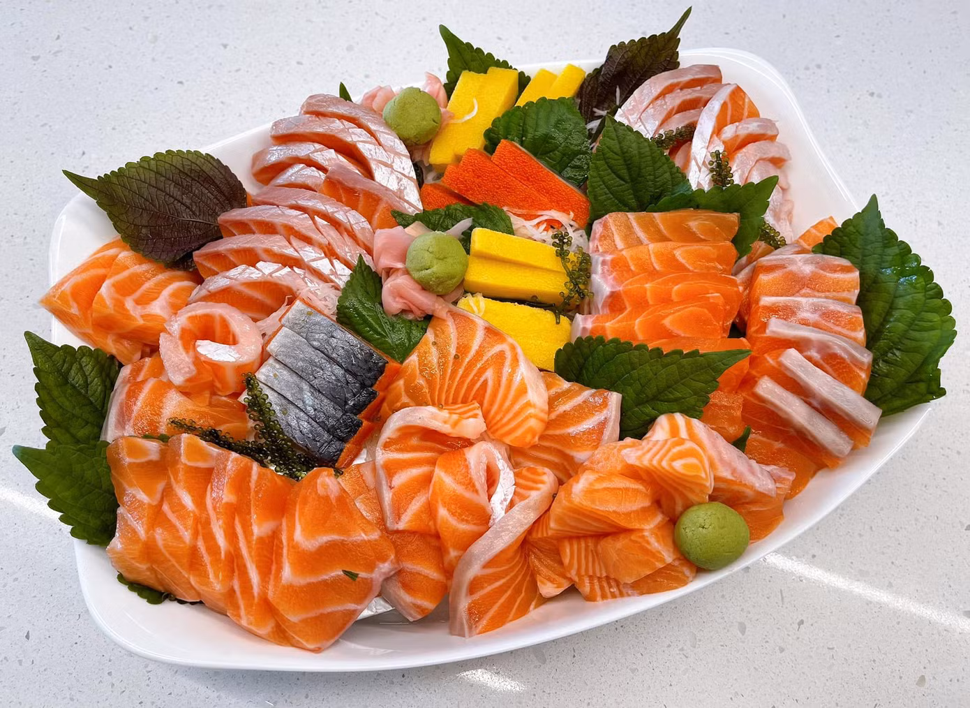Trong cá hồi hàm chứa phong phú axít béo không bão hòa, có thể giảm thấp mức triglycerides trong máu, đồng thời có thể tăng cường tính đàn hồi cho huyết quản. Ảnh minh họa: Internet