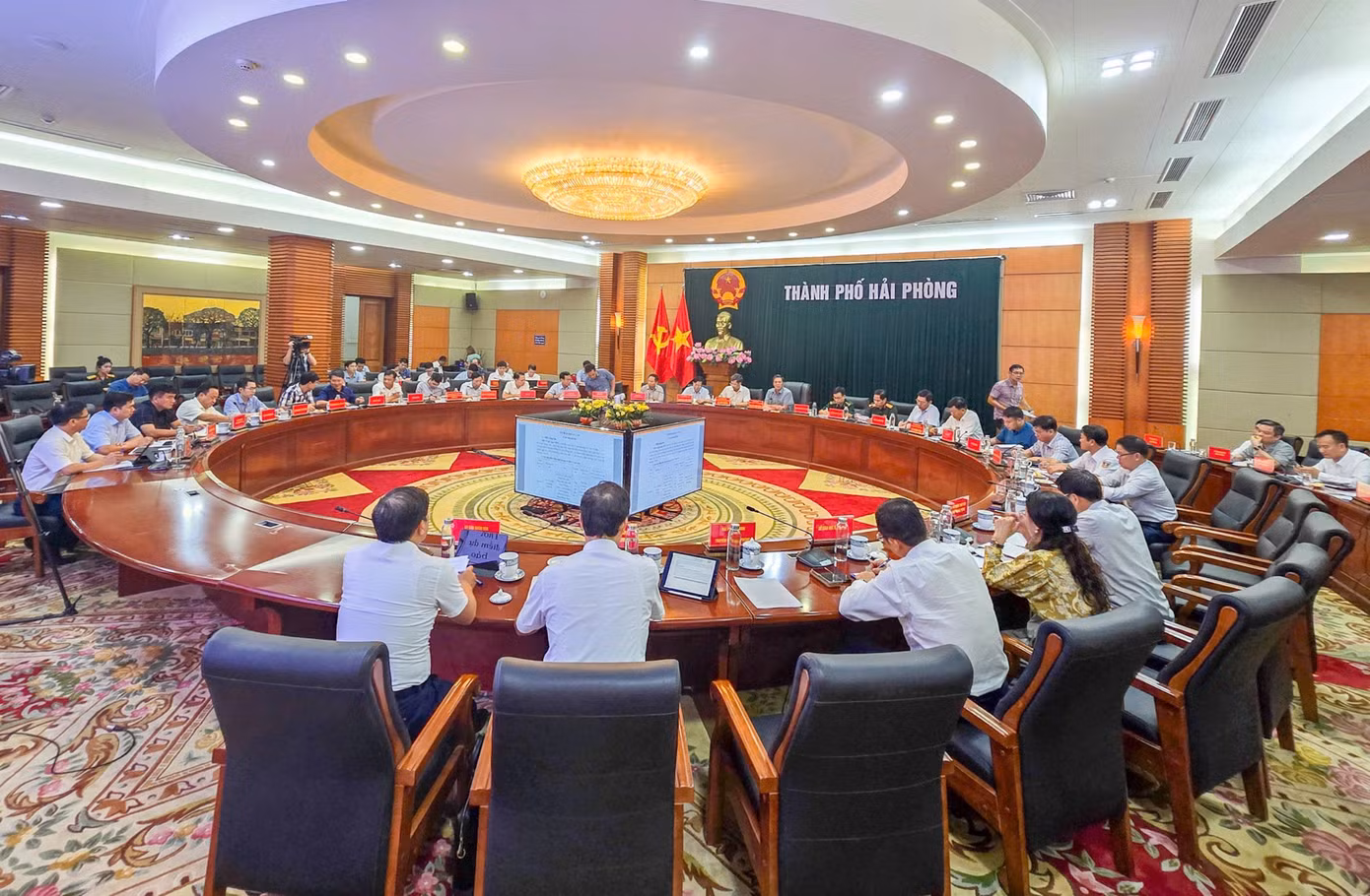 UBND TP Hải Phòng họp khẩn cấp bàn phương án ứng phó với cơn bão số 3.