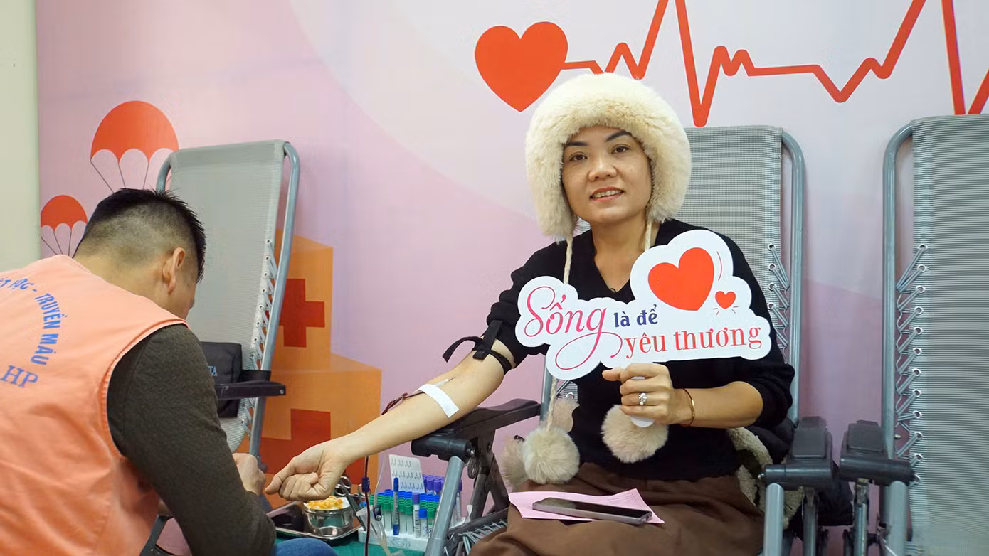Trong buổi sáng 26/12, có khoảng 20 giảng viên, nhân viên Trường Đại học Hàng hải Việt Nam đã tới đăng ký hiến máu cùng các bạn trẻ, sinh viên.