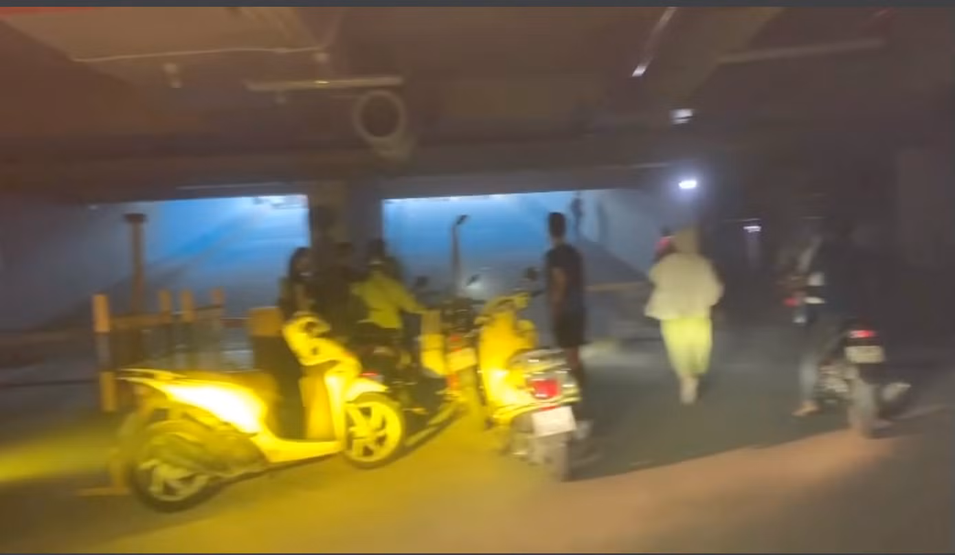 Người dân hoảng loạn chạy ra khỏi chung cư P.H Nha Trang vào ngày 15/5 vừa qua. Ảnh cắt từ clip.