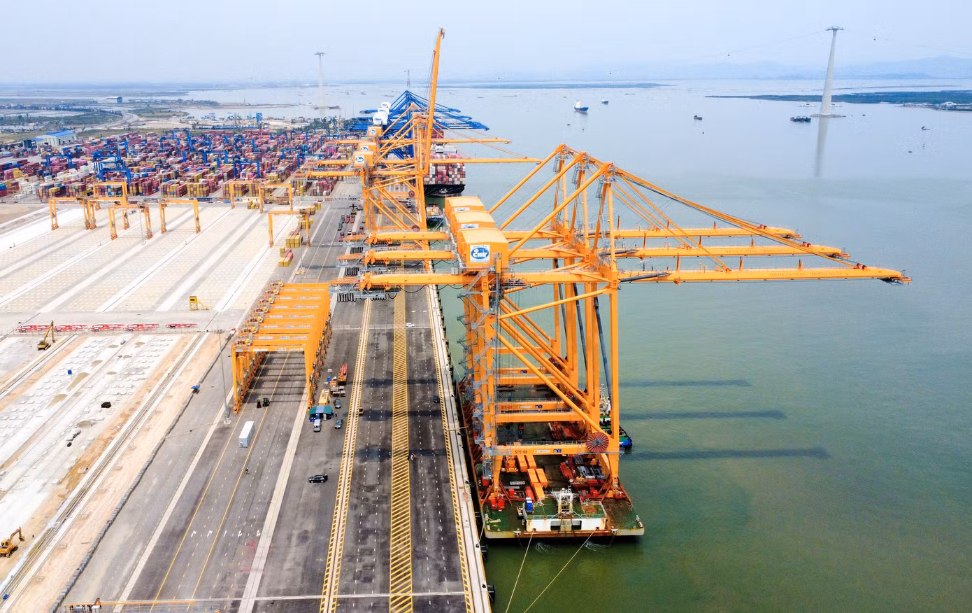Hình ảnh bến cảng số 3 - khu bến cảng Lạch Huyện thuộc cảng Hải Phòng tại khu vực đảo Cát Hải, thành phố Hải Phòng. Ảnh: CHP.