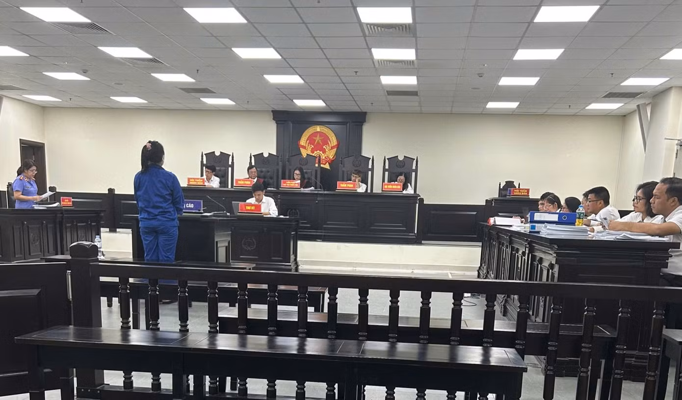 Bị cáo Vũ Thị Thu Nhung tại phiên tòa.
