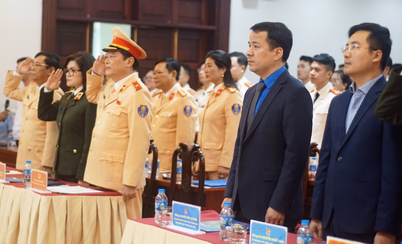 Dự chương trình có anh Ngô Văn Cương - Bí thư T.Ư Đoàn, Chủ nhiệm Ủy ban Kiểm tra T.Ư Đoàn; Thiếu tướng Ngô Hoài Thu - Phó Cục trưởng Cục Công tác Đảng và công tác chính trị, Bộ Công an; Trung tá Trần Trọng Nguyên - Ủy viên Đoàn Chủ tịch T.Ư Hội liên hiệp Thanh niên Việt Nam, Phó trưởng Ban Thanh niên Công an nhân dân; anh Nguyễn Nhất Linh - Ủy viên BCH, Phó trưởng Ban Tuyên giáo T.Ư Đoàn.