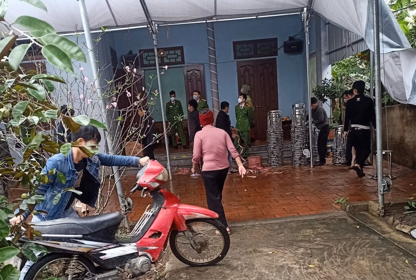 Hiện trường ngôi nhà xảy ra vụ án mạng. Ảnh: Bạn đọc