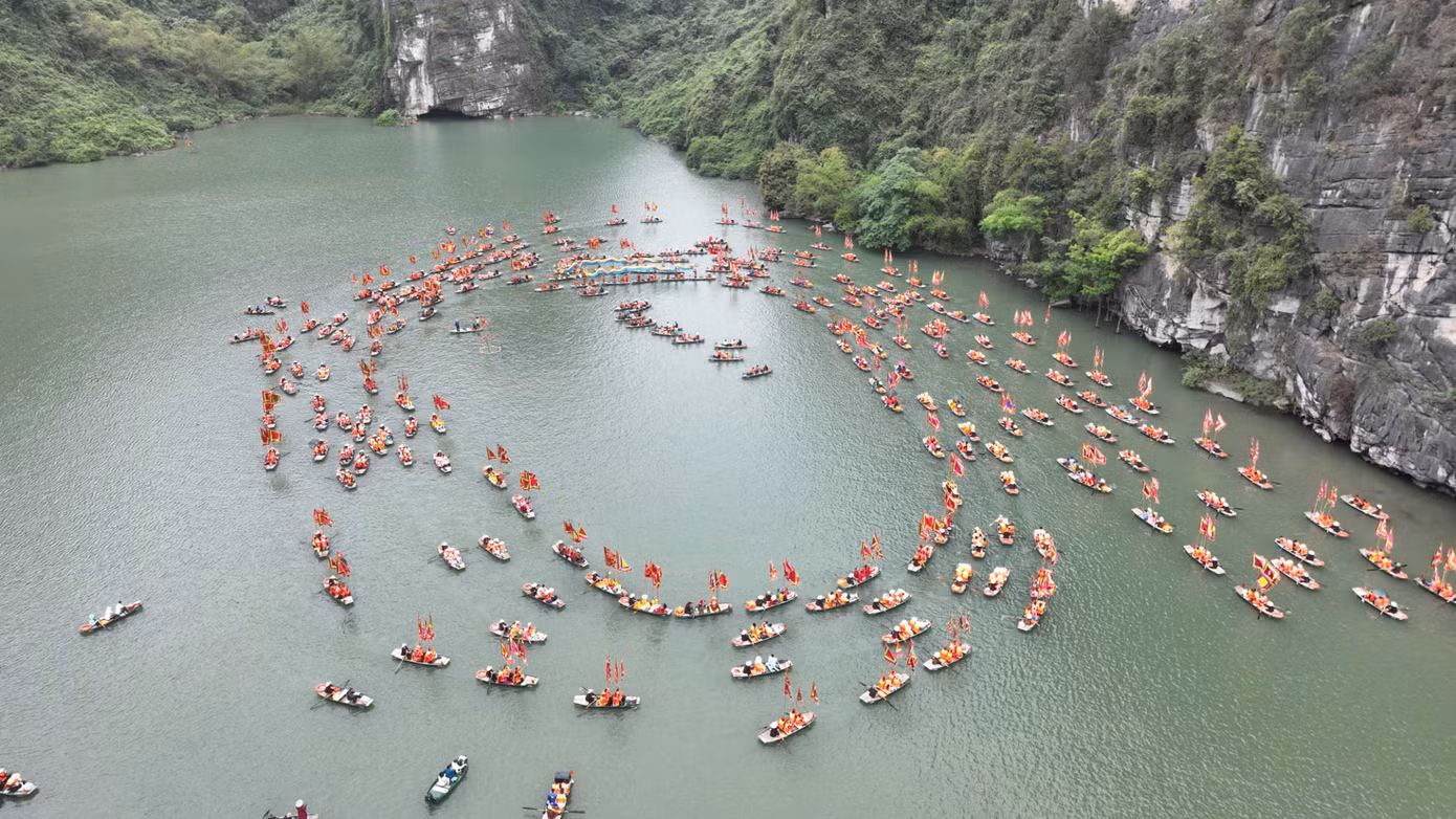 Du khách tại Tràng An.