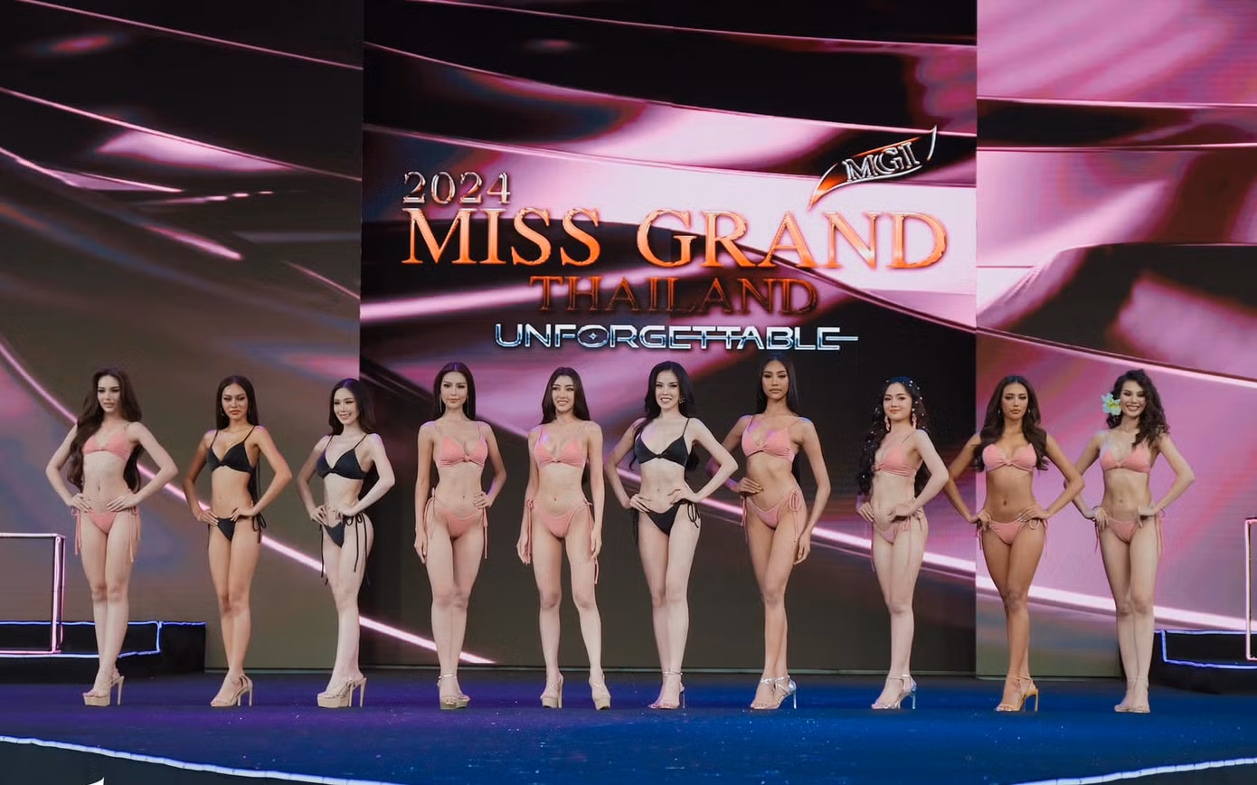 Sân khấu hoành tráng của phần thi Best in Swimsuit. Sân khấu hoành tráng của phần thi Best in Swimsuit.