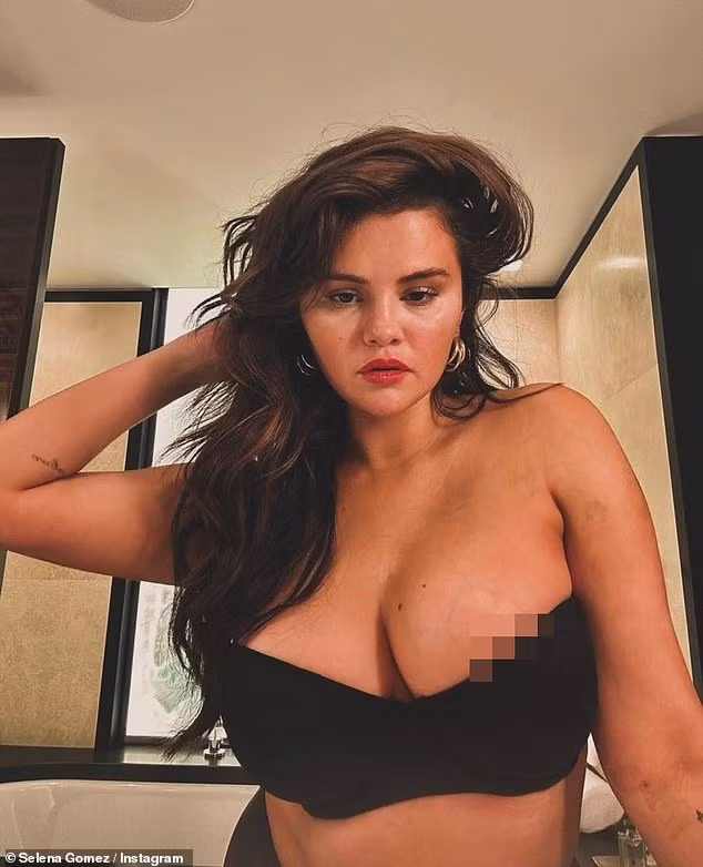 Selena Gomez đăng ảnh mặc nội y hớ hênh trên trang cá nhân rồi nhanh chóng xóa chỉ sau vài phút. Ảnh: IG.