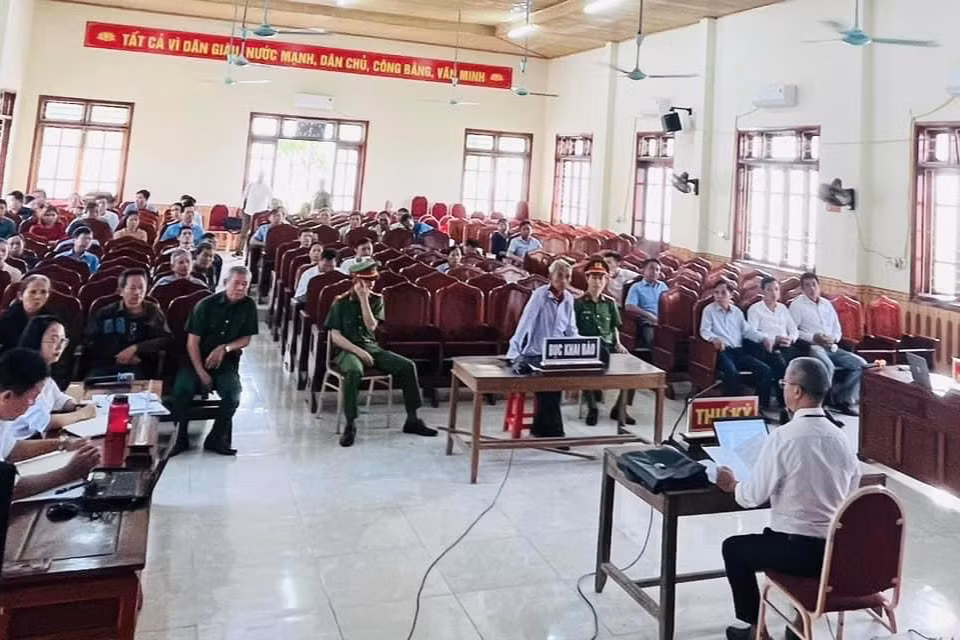 Phiên toà xét xử lưu động tại xã Kim Hoa đối với Đoàn Quang Dương.