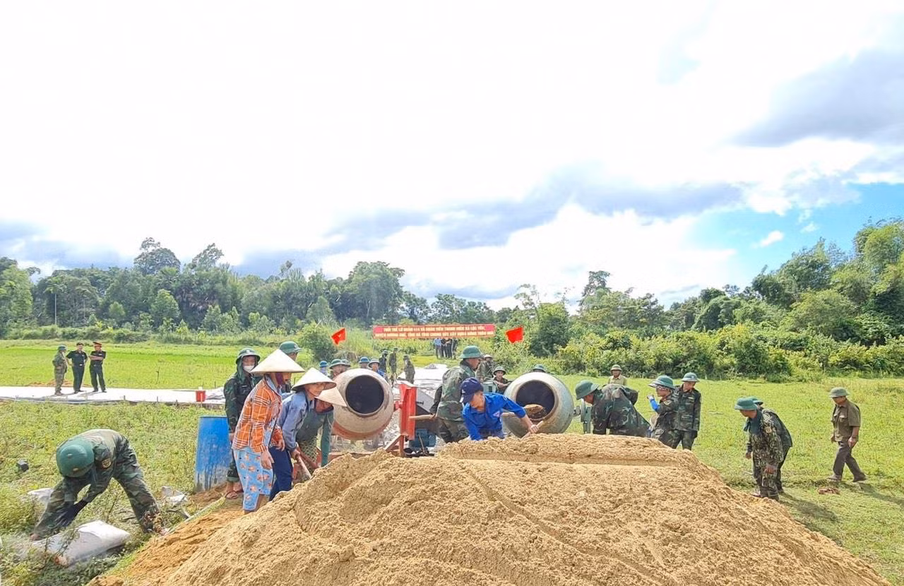 Từ ngày 16-30/7, thực hiện nhiệm vụ hành quân dã ngoại, dân vận gắn với giúp đỡ các địa phương khó khăn xây dựng Nông thôn mới, gần 300 cán bộ chiến sĩ thuộc Lữ đoàn Pháo binh 16, Lữ đoàn Công binh 414, Lữ đoàn 283 Phòng không (Quân khu 4) và Trung đoàn 841 (Bộ CHQS tỉnh Hà Tĩnh) đã đến tại các xã như Hà Linh, Điền Mỹ, Lộc Yên và Hương Lâm để hỗ trợ người dân làm đường, dời nhà chỉnh trang vườn tược..