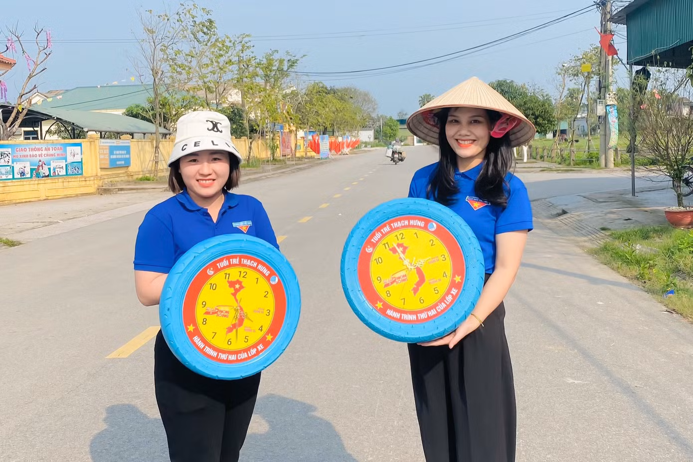 Lốp xe tưởng chừng như bỏ đi , đã được tái chế lại thành đồng hồ.