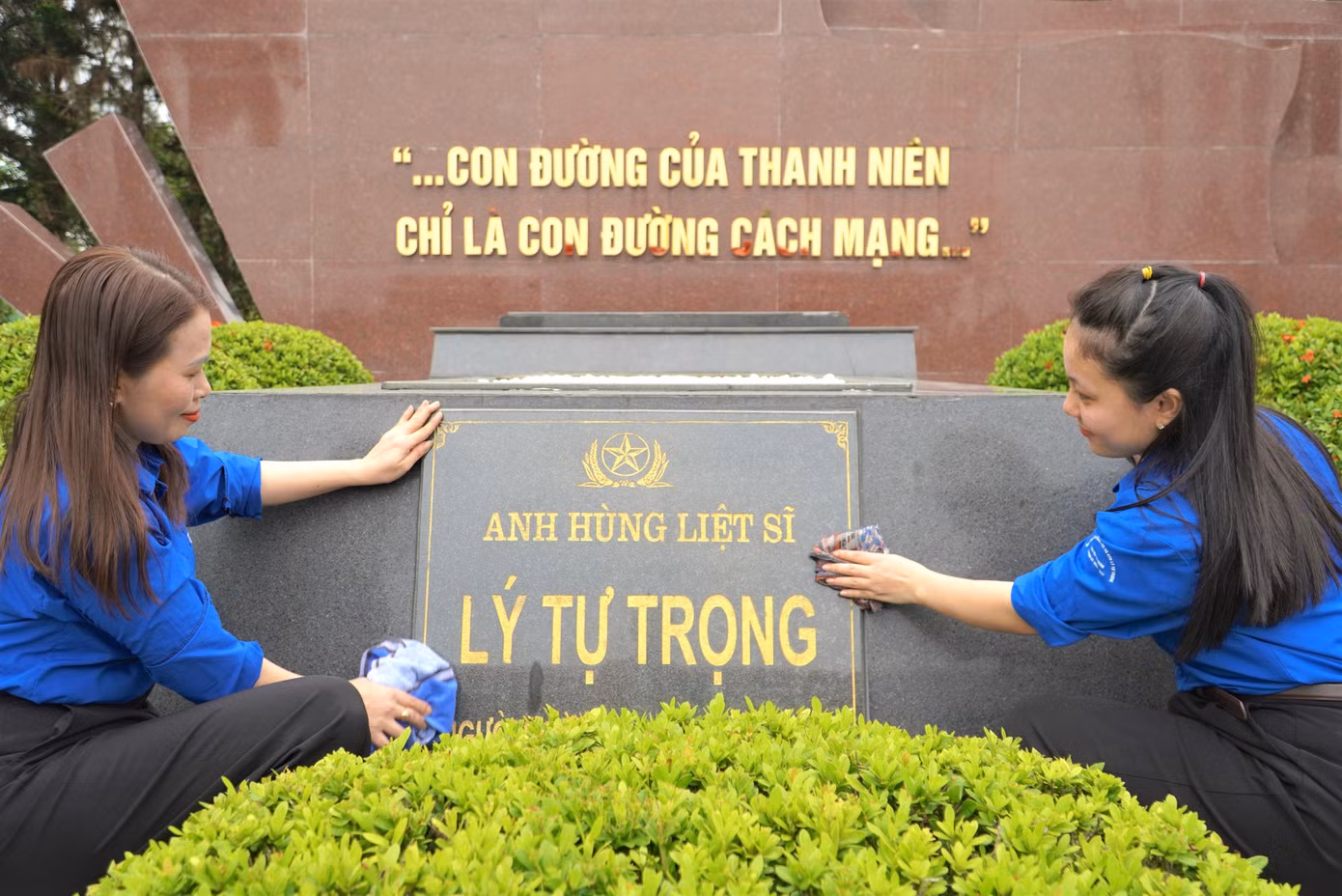 Với câu nói bất hủ của người đoàn viên đầu tiên Lý Tự Trọng “Con đường của thanh niên chỉ là con đường cách mạng, không thể có con đường nào khác” , tuổi trẻ đã và đang kế tục xứng đáng, nỗ lực hết mình viết tiếp trang sử của thế hệ cha anh đi trước.