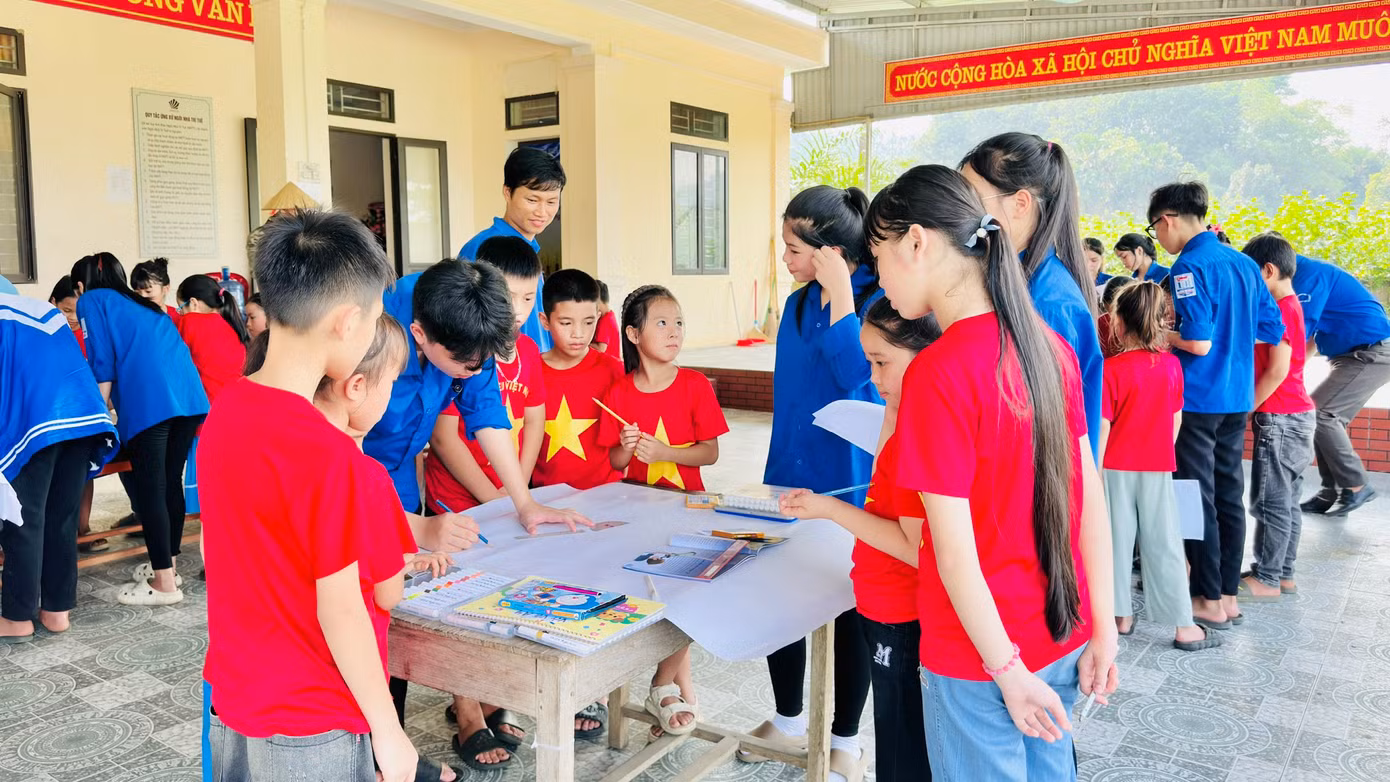 Ngày hội trở nên ý nghĩa hơn khi rất đông số lượng các đoàn viên thanh niên và thiếu nhi tham gia.