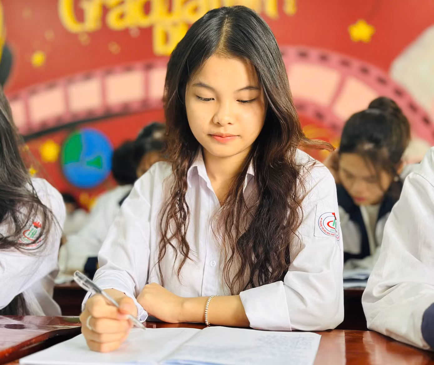 Với những thành tích trên, Hiền là 1 trong những gương điển hình, đạt danh hiệu Thanh niên tiên tiến làm theo lời Bác.