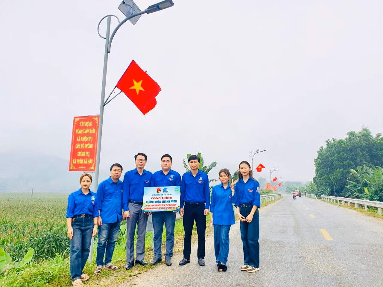 Công trình đường điện thanh niên khởi công tại huyện Hương Sơn.