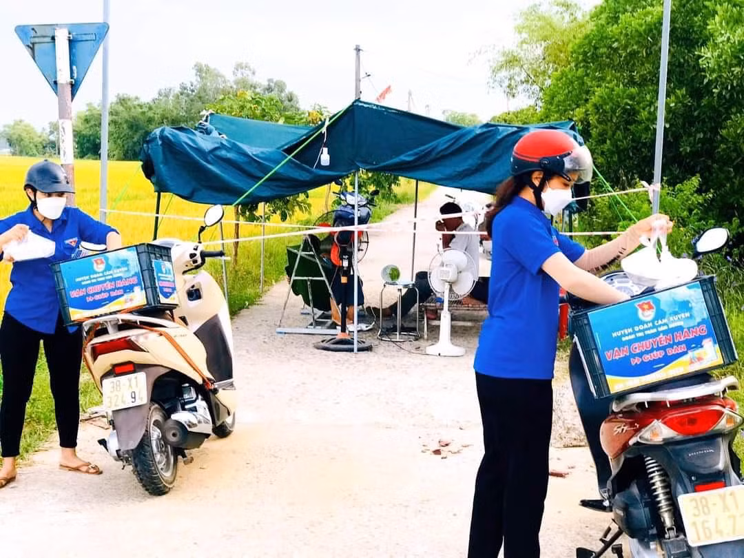 Trên cơ sở nhu cầu của các hộ dân, đội hình sẽ phân chia các thành viên phụ trách các khu vực trên địa bàn thị trấn, hỗ trợ nhân dân vận chuyển các mặt hàng nhu yêu phẩm, hàng hóa cần thiết để phục vụ cuộc sống thường ngày...