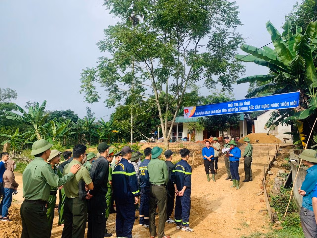 Xã Hà Linh là địa phương được Tỉnh Đoàn Hà Tĩnh đỡ đầu xây dựng nông thôn mới. Để hỗ trợ địa phương xây dựng NTM, Tỉnh đoàn Hà Tĩnh đã lên kế hoạch thực hiện các công trình, phần việc ý nghĩa.