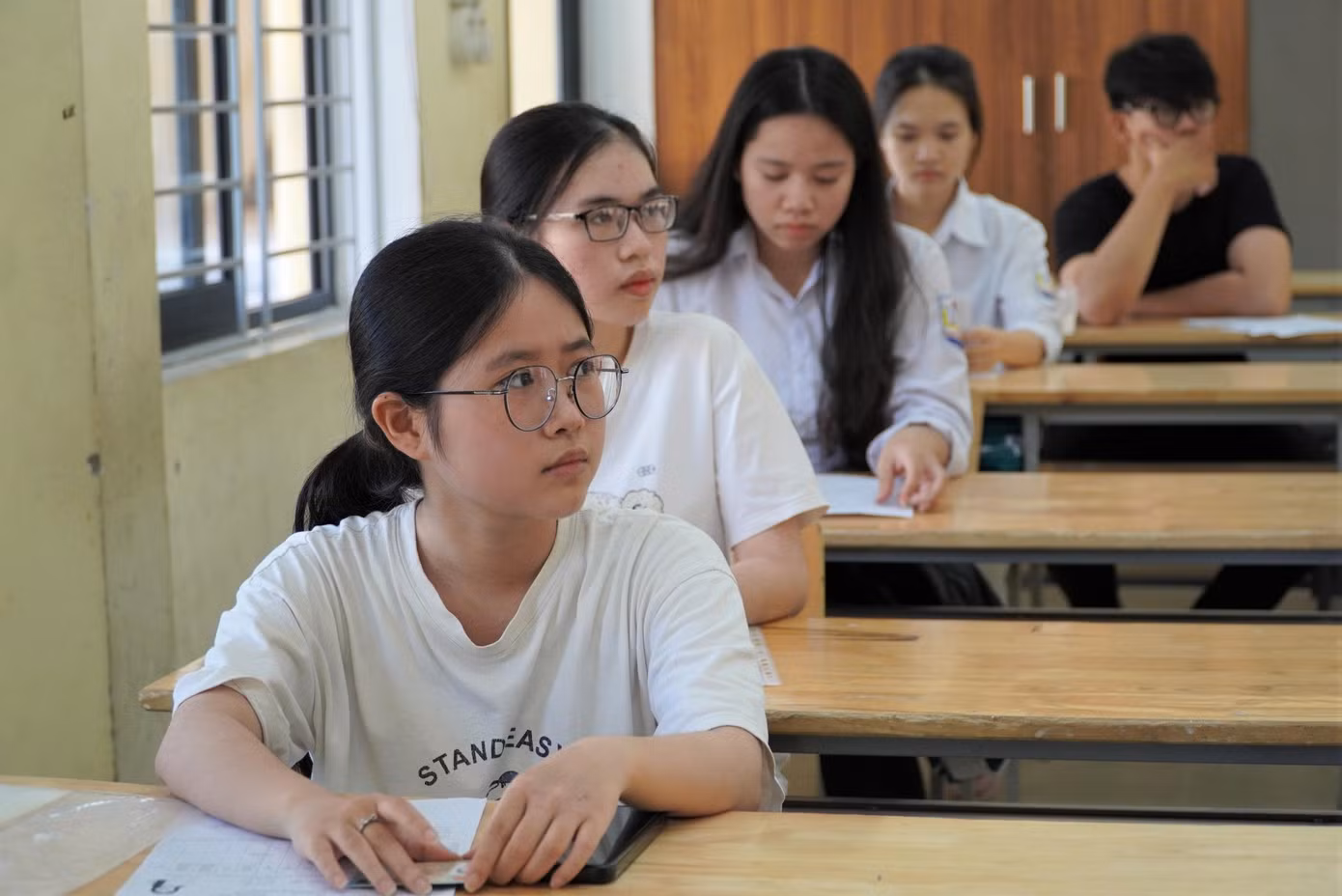 Chiều nay (25/6), hơn 17.300 thí sinh tham dự Kỳ thi tốt nghiệp THPT năm 2025 đã có mặt tại các điểm thi để làm thủ tục dự thi.