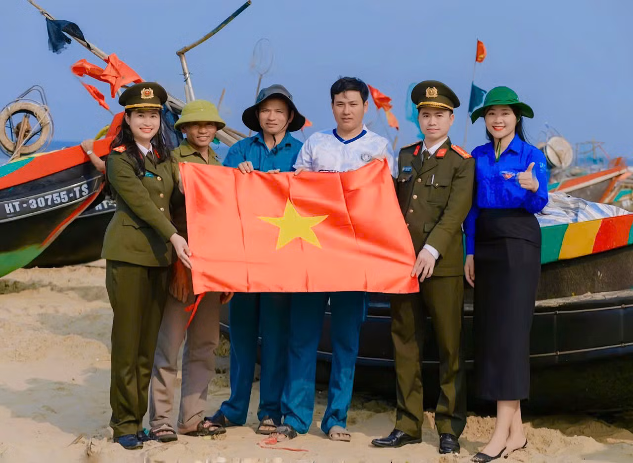 Trong Tháng Thanh niên, tuổi trẻ Công an Hà Tĩnh đã có nhiều hoạt động sôi nổi, ý nghĩa không chỉ đem lại giá trị cho cộng đồng mà qua đó còn phát huy tinh thần xung kích, sáng tạo, nhiệt huyết của tuổi trẻ trong công cuộc chung tay giúp sức tham gia phát triển kinh tế - xã hội tại địa phương.