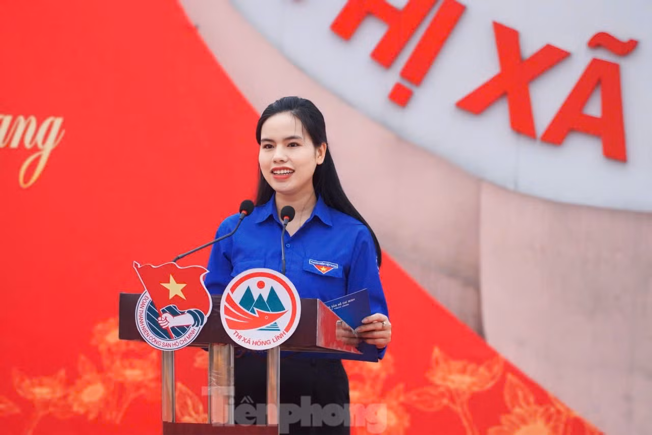 Chị Nguyễn Ny Hương phát biểu tại buổi lễ.