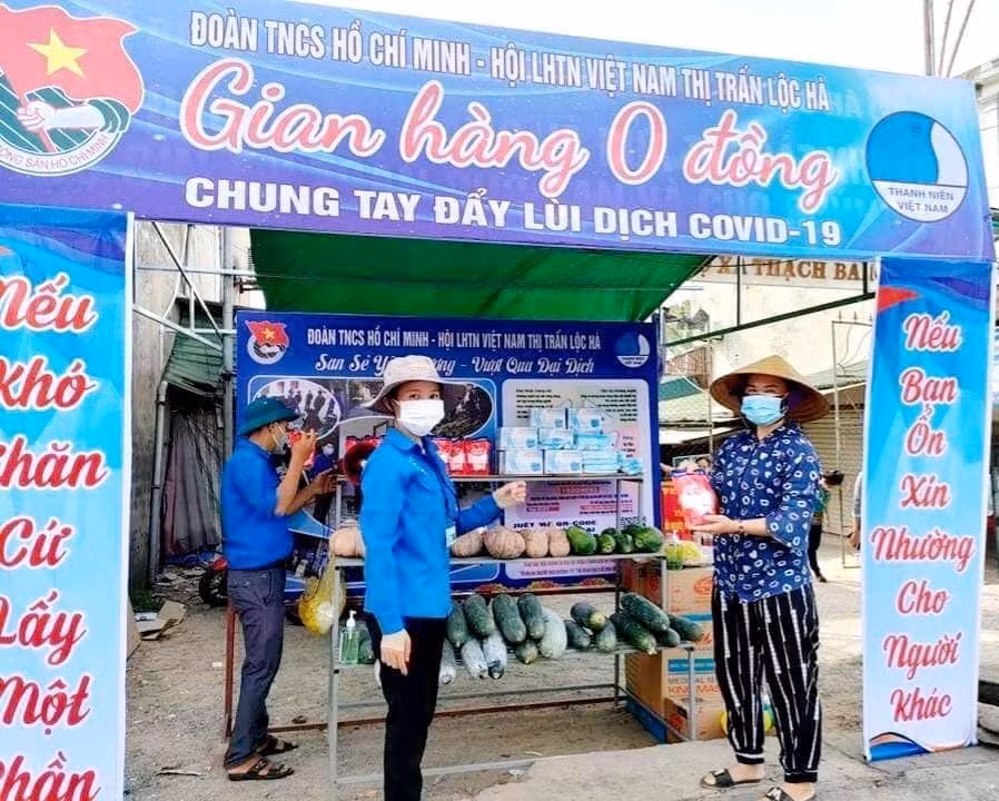 Gian hàng "0 đồng" giúp đỡ người dân gặp khó khăn trong mùa dịch.
