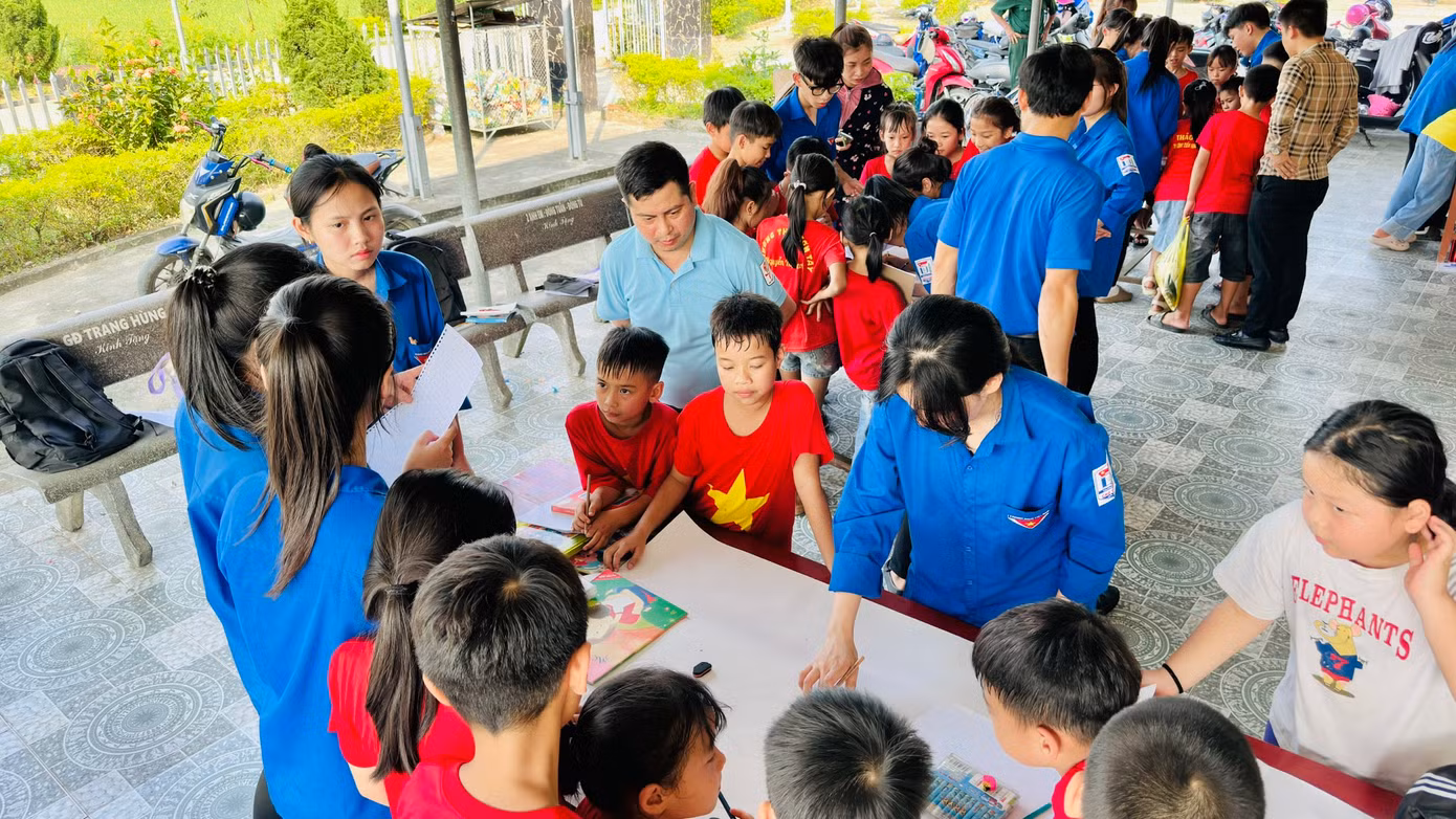 Cùng với đó các em được chơi mini game, đồng thời được thể hiện năng khiếu hội họa, tư duy sáng tạo, trí tưởng tượng từ việc đọc sách thông qua cuộc thi "Vẽ tranh theo sách".