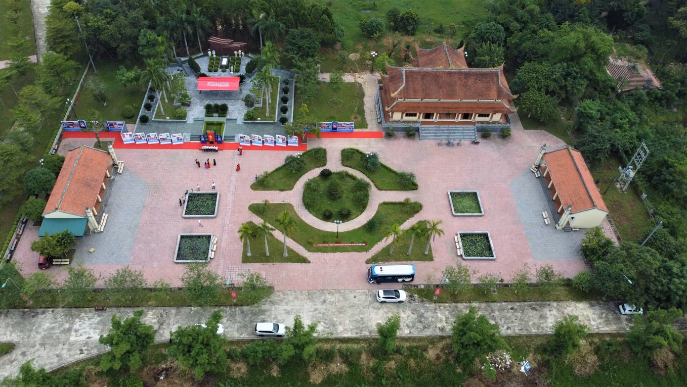 Ngày 18/10, tại Khu tưởng niệm anh Lý Tự Trọng (xã Việt Tiến, huyện Thạch Hà, Hà Tĩnh) đã diễn ra triển lãm ảnh với chủ đề “Lý Tự Trọng - Người truyền lửa”. Triển lãm do Trung tâm Văn hóa điện ảnh tỉnh Hà Tĩnh chủ trì thực hiện nhân dịp kỷ niệm 110 năm ngày sinh của người đoàn viên đầu tiên thanh niên cộng sản đầu tiên (20/10/1914 – 20/10/2024).
