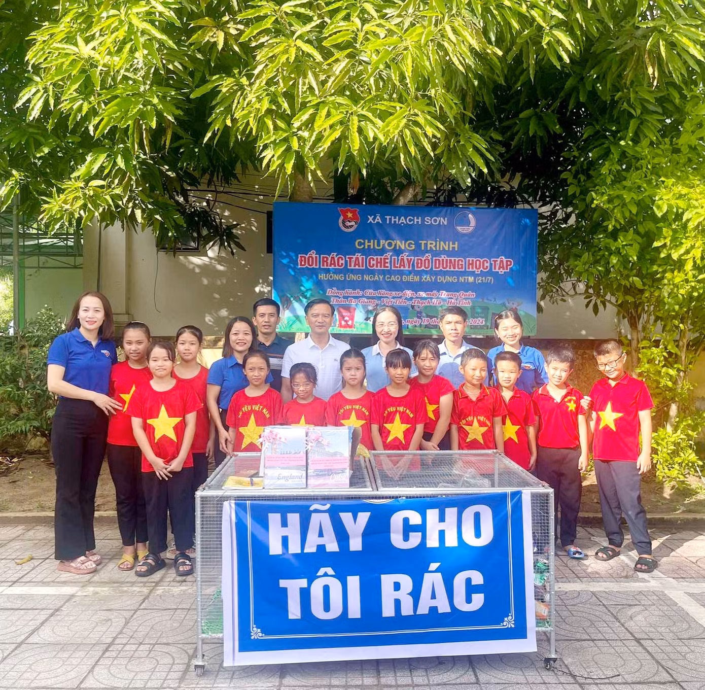 Một số ngôi nhà xanh thu gom rác thải nhựa được đặt tại các điểm trường học, thôn xóm. Chương trình nhận được sự hỗ trợ nhiệt tình từ các đơn vị, các bạn tình nguyện viên và đặc biệt đông đảo các bạn học sinh hưởng ứng tham gia.