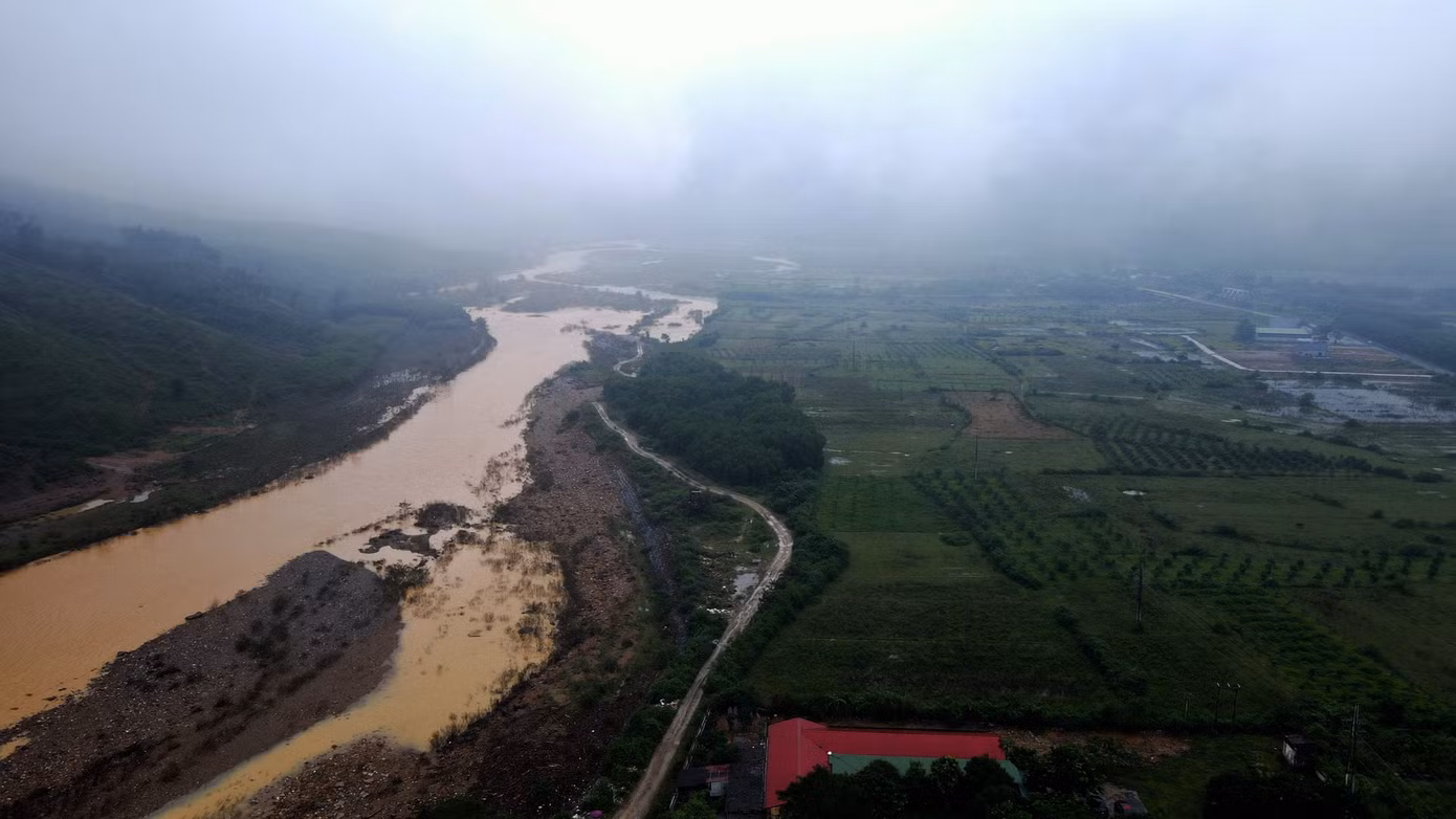 Đại diện nhà máy thủy điện Hố Hô cho biết, đơn vị đã chủ động cập nhật tình hình, thông báo rộng rãi về điều tiết nước hồ chứa để mọi người chủ động phòng tránh, ứng phó kịp thời.