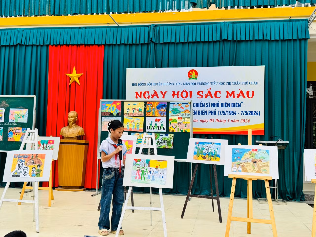 Những bức hình được các em thiếu nhi vẽ nhằm hướng đến chủ đề về Kỷ niệm 70 năm Chiến thắng Điện Biên Phủ, ca ngợi quê hương, đất nước...