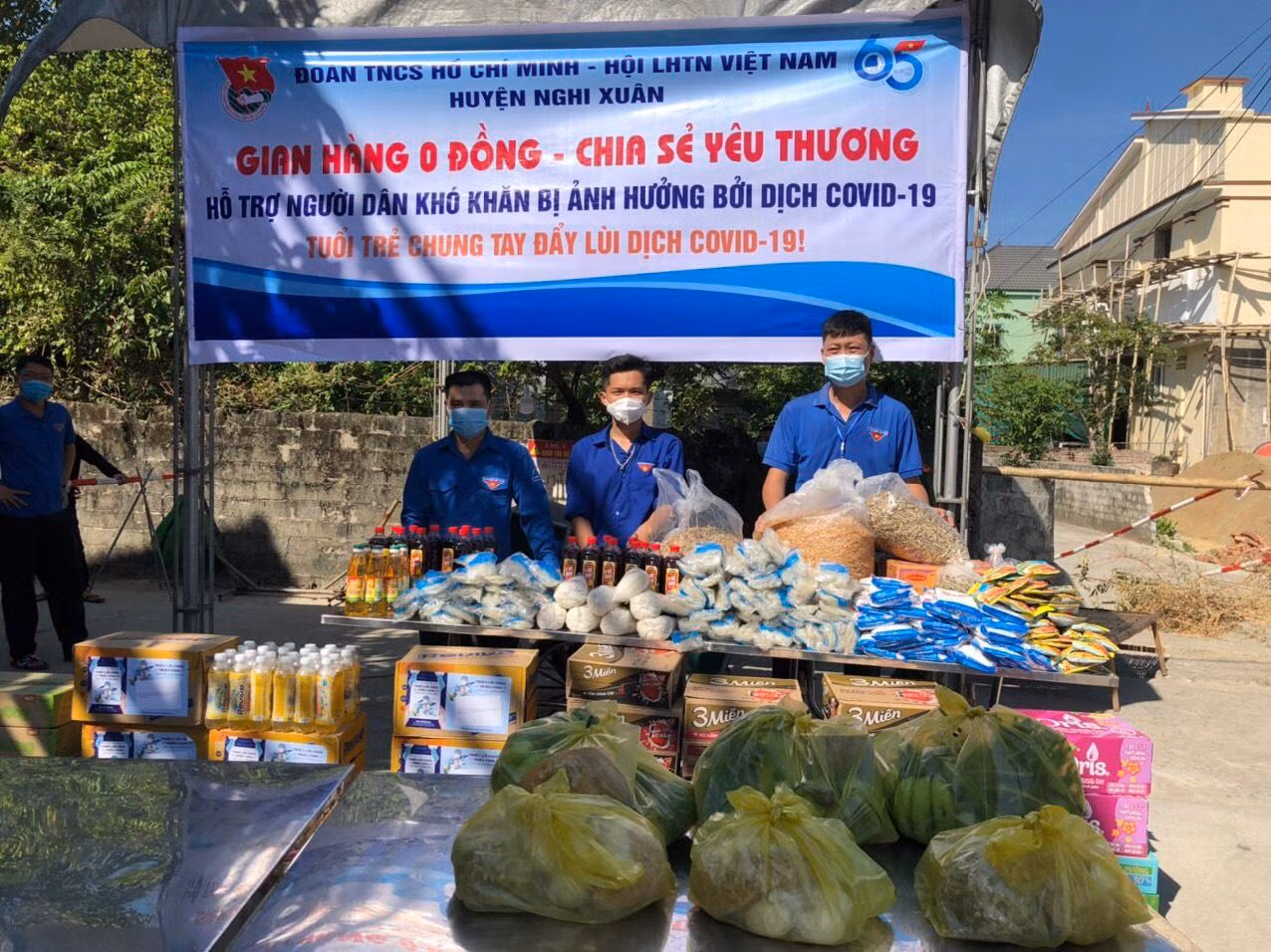 Toàn bộ các mặt hàng trị giá trên 30 triệu đồng được UBND thị trấn Xuân An, Huyện đoàn, Hội LHPN huyện huy động từ các nguồn xã hội hoá, nhằm hỗ trợ những hộ có hoàn cảnh khó khăn có nhu yếu phẩm cần thiết khi đang thực hiện cách ly y tế.