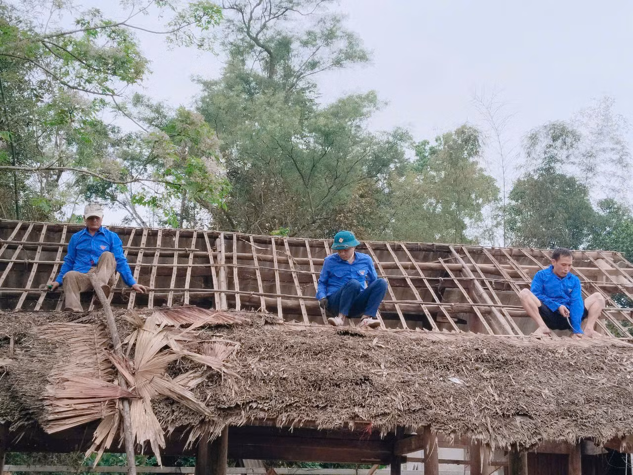 Theo Tỉnh Đoàn Hà Tĩnh, trong năm 2025, toàn tỉnh kết nối, vận động nguồn lực hỗ trợ xây mới, sửa chữa 64 nhà tạm, nhà dột nát với nguồn lực hơn 480 triệu đồng tiền mặt và 1.127 ngày công.