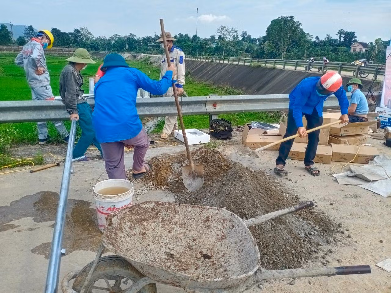 Công trình được lắp đặt với mục đích góp phần đảm bảo an ninh trật tự trên địa bàn đồng thời phục vụ nhu cầu chiếu sáng cho người dân.