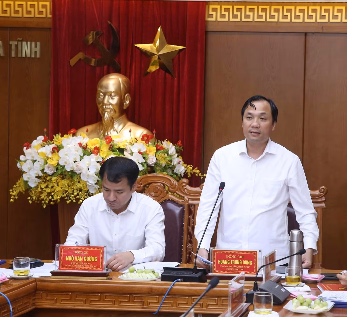 Bí thư Tỉnh uỷ Hà Tĩnh Hoàng Trung Dũng phát biểu tại hội nghị. Bí thư Tỉnh uỷ Hà Tĩnh Hoàng Trung Dũng phát biểu tại hội nghị.