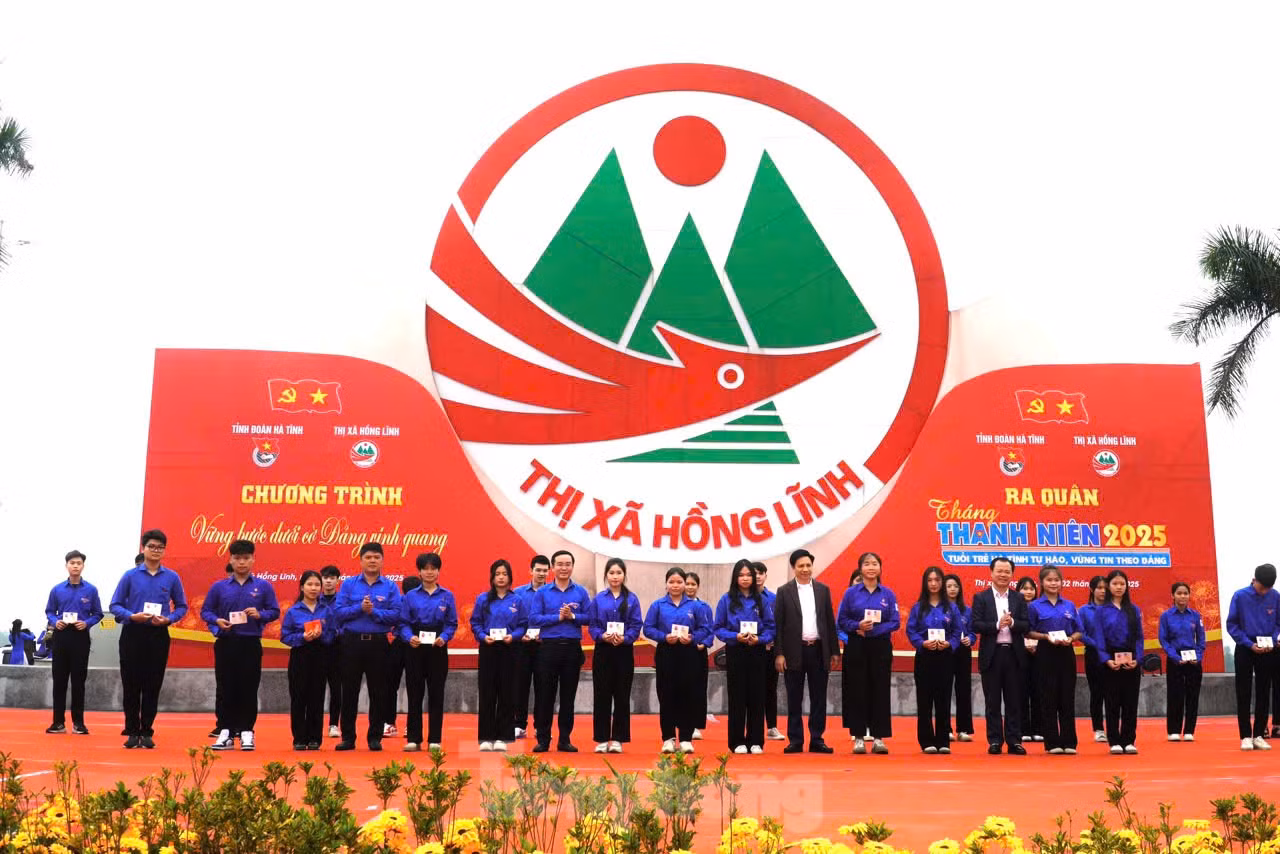 Ngoài ra, tại chương trình cũng đã tổ chức kết nạp “Lớp đoàn viên 95 năm thành lập Đảng Cộng sản Việt Nam”.