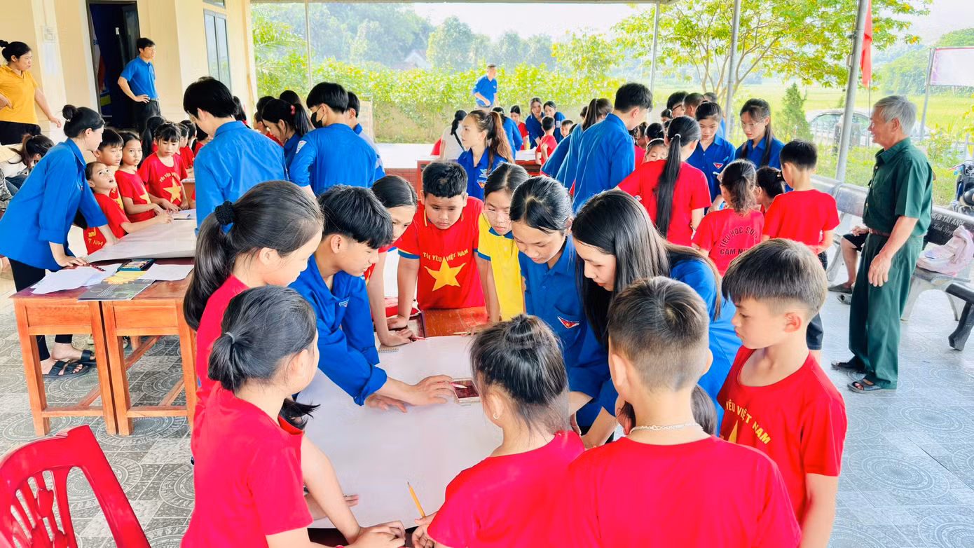 Ngày hội trở nên ý nghĩa hơn khi rất đông số lượng các đoàn viên thanh niên và thiếu nhi tham gia.