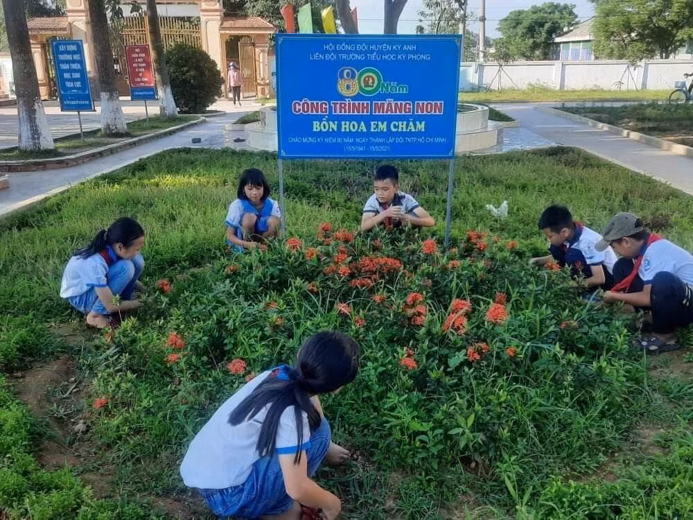 Nổi bật là công trình “Nhà khăn quàng đỏ”, “Khu vui chơi cho thiếu nhi” hưởng ứng phong trào “Vì đàn em thân yêu” được các cấp bộ Đoàn, Đội quan tâm triển khai thực hiện.
