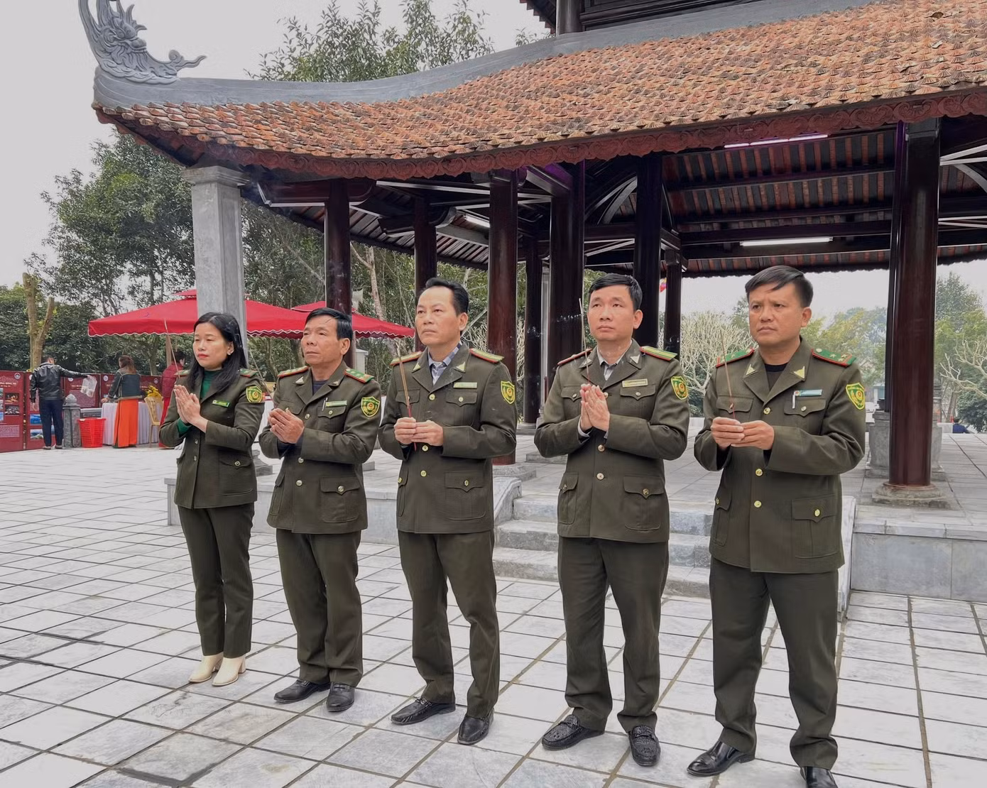 Các đoàn đến dâng hương, hoa tri ân Đại danh y Hải Thượng Lãn Ông Lê Hữu Trác.