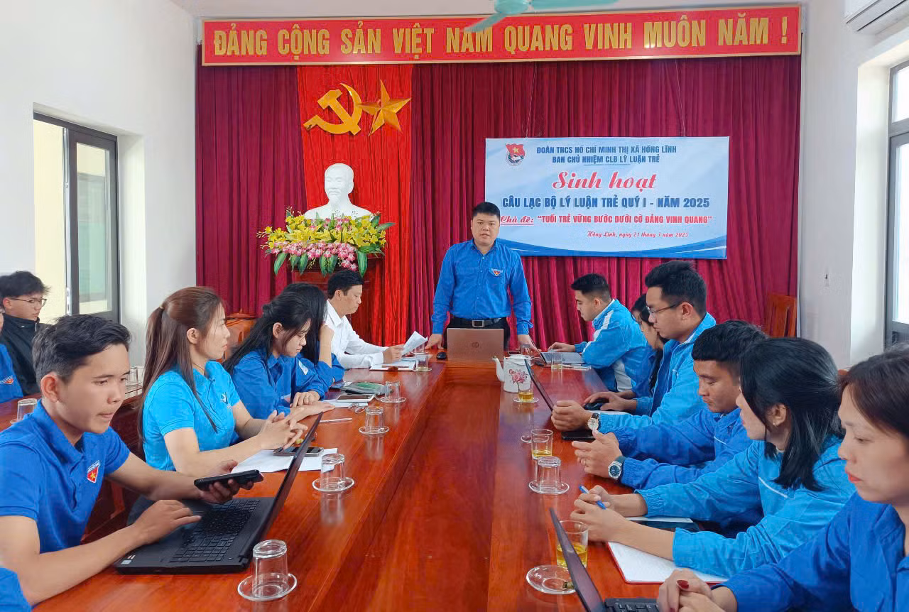 Ngoài ra tổ chức buổi sinh hoạt câu lạc bộ lý luận trẻ, tập huấn trang bị kỹ năng số; trang bị kiến thức, kỹ năng nhận biết và phòng chống các thông tin xấu độc trên không gian mạng...