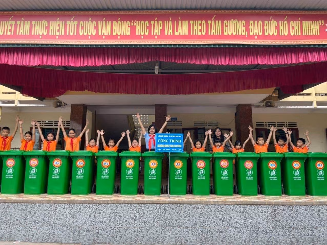 Nhiều công trình như nhà vệ sinh thân thiện, ngôi nhà kế hoạch nhỏ được các liên đội trường làm rất tốt trong dịp này.