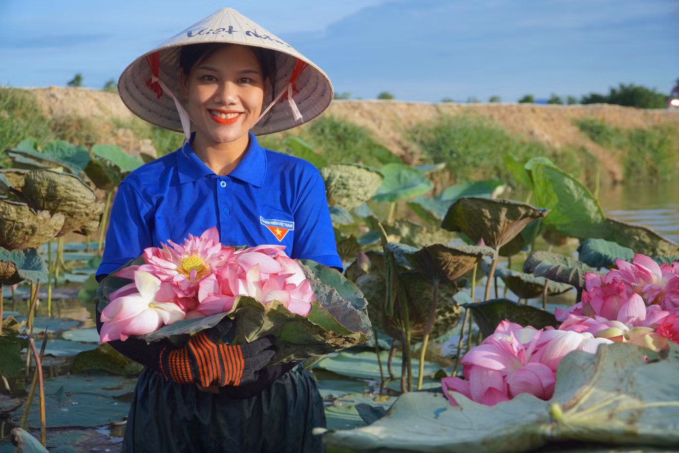 Đầm sen rộng hơn 2h được Đoàn thanh niên xã Thạch Hưng phối hợp với Hội nông dân xã cùng triển khai thực hiện từ năm 2020. Sau hơn 4 năm triển khai, mô hình mang lại hiệu quả kinh tế cao.