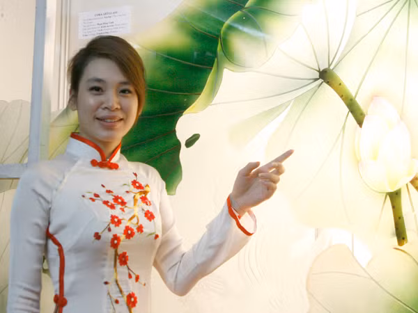Giới thiệu sản phẩm hoa sen trên chất liệu kính 