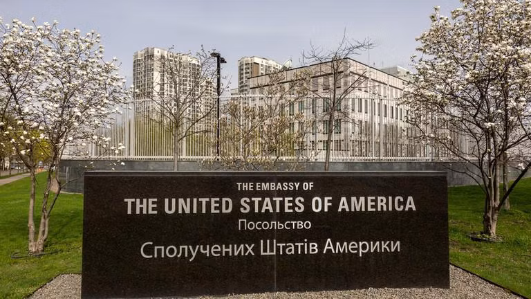 Đại sứ quán Mỹ tại Kiev. Ảnh: Getty Đại sứ quán Mỹ tại Kiev. Ảnh: Getty