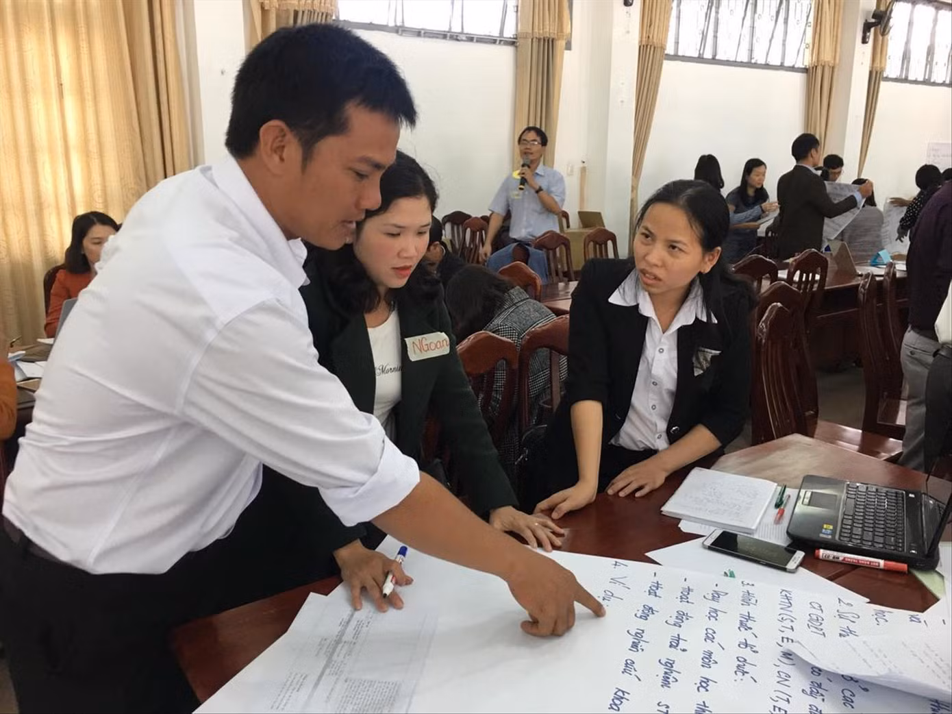 Giáo viên tỉnh Lâm Đồng tập huấn chương trình sách giáo khoa mới. Ảnh: Nghiêm Huê