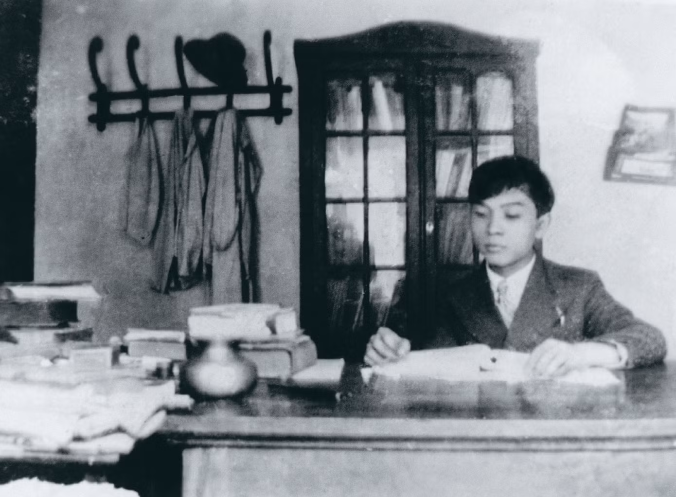 Thầy giáo Võ Nguyên Giáp những ngày dạy học tại Trường Thăng Long Thầy giáo Võ Nguyên Giáp những ngày dạy học tại Trường Thăng Long