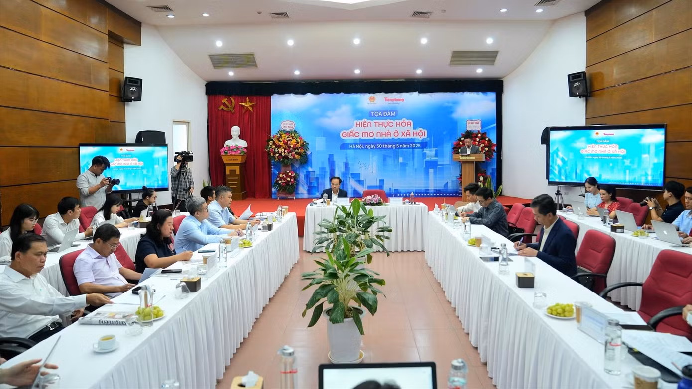 Tọa đàm: “Hiện thực hóa giấc mơ nhà ở xã hội”. Ảnh: Mạnh Thắng