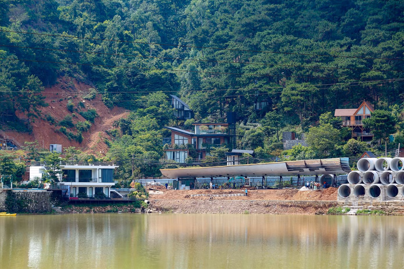 Các công trình dạng homestay vẫn tiếp tục được thi công trước sự bất lực của chính quyền huyện Sóc Sơn