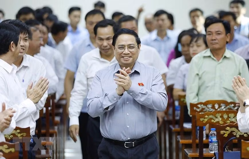 Thủ tướng Phạm Minh Chính và đoàn đại biểu TP Cần Thơ tiếp xúc cử tri. ẢNH: TTXVN